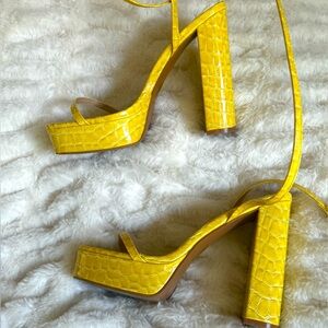 MISS LOLA Paige Block Heel Size 7